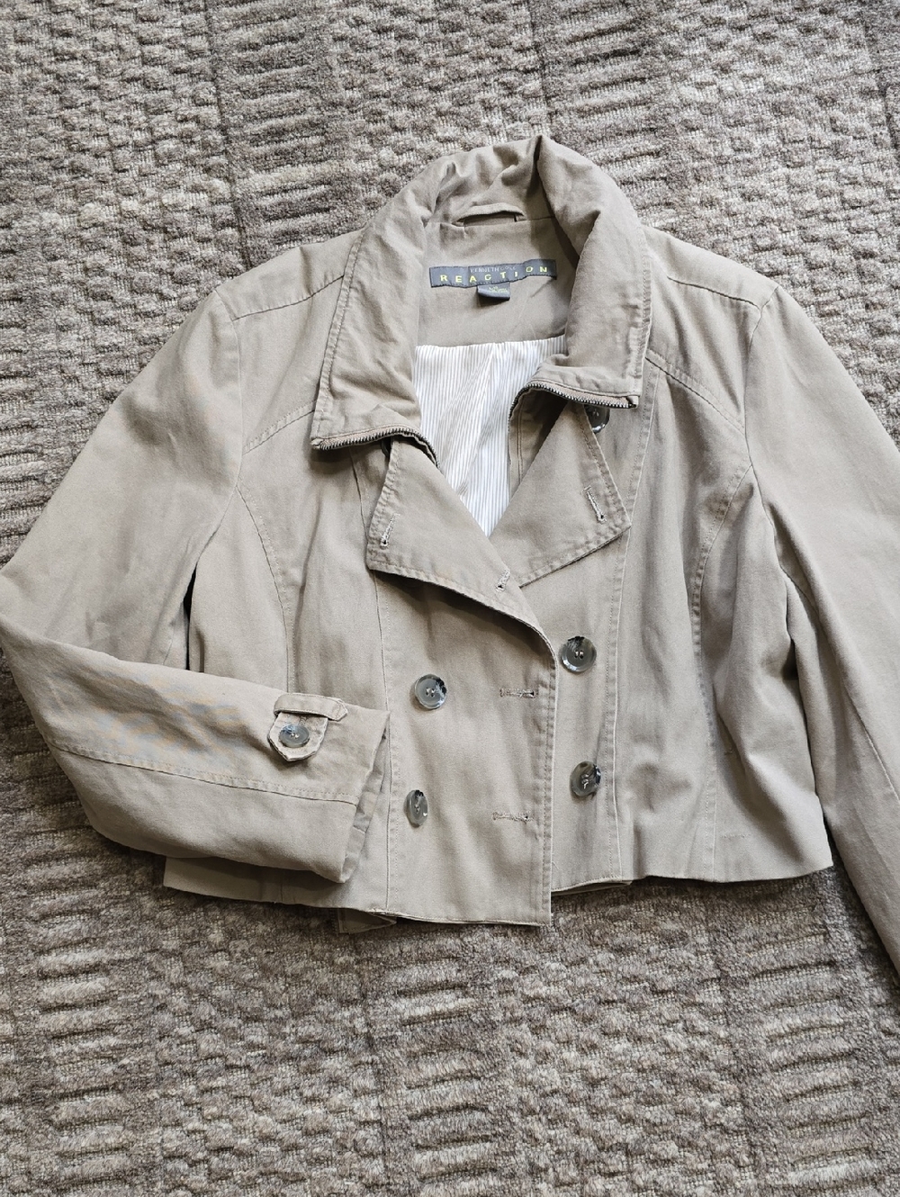 Reaction Kenneth Cole Light Beige Cropped Double-Breasted Cotton Trench | LG
